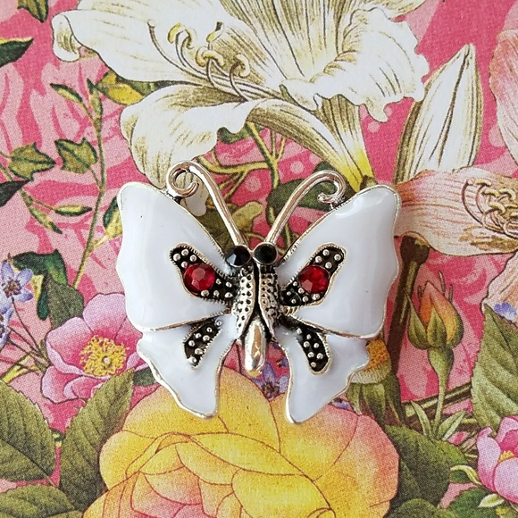 Jewelry - White red black butterfly Snap